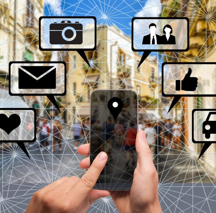 Is Social Media Triggering Your Emotional Eating? - Femme Coach article featured image