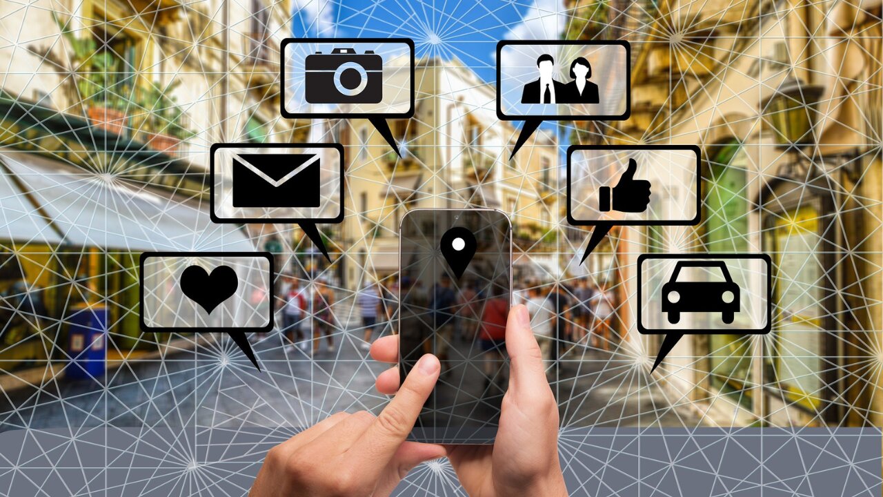 Is Social Media Triggering Your Emotional Eating? - Femme Coach article featured image