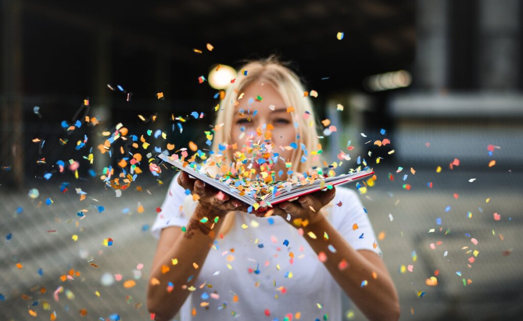 7 Ways to Bring More Joy, Ease, and Flow into Your Day - Femme Coach article featured image