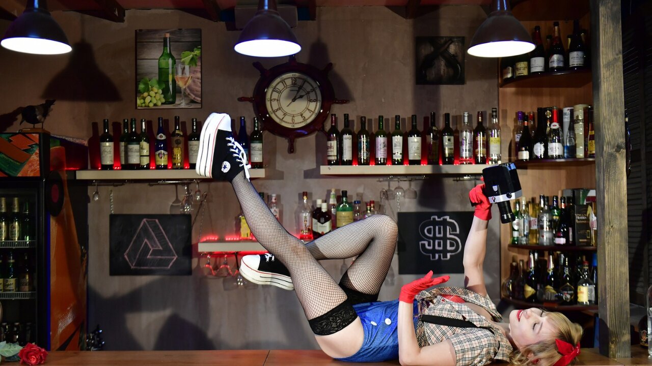 How to Break up with Binges - Femme Coach article featured image