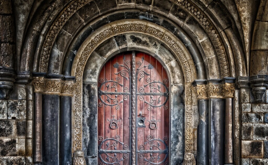 How to Use Breakdowns as a Powerful Tool to Open New Doors - Femme Coach article featured image