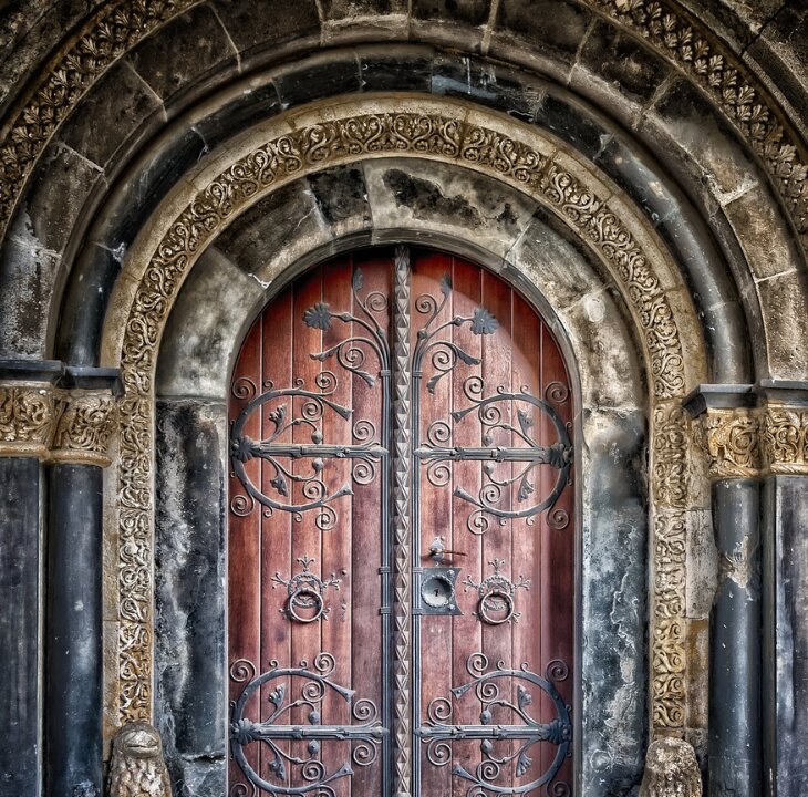 How to Use Breakdowns as a Powerful Tool to Open New Doors - Femme Coach article featured image