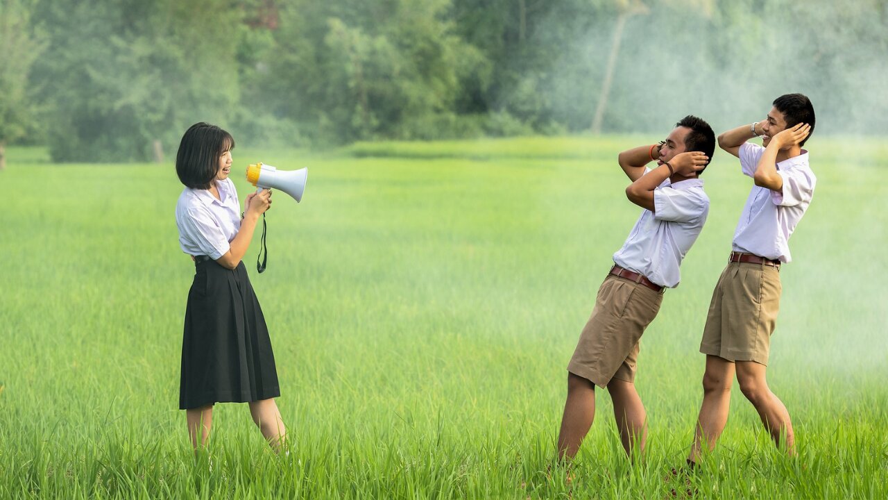 Improve Your Tone of Voice to Communicate More Effectively - Femme Coach article featured image