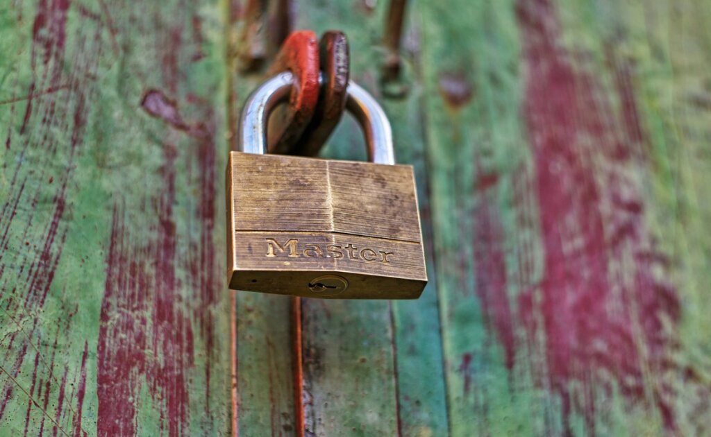 Do You Know What Is REALLY Holding You Back? - Femme Coach article featured image