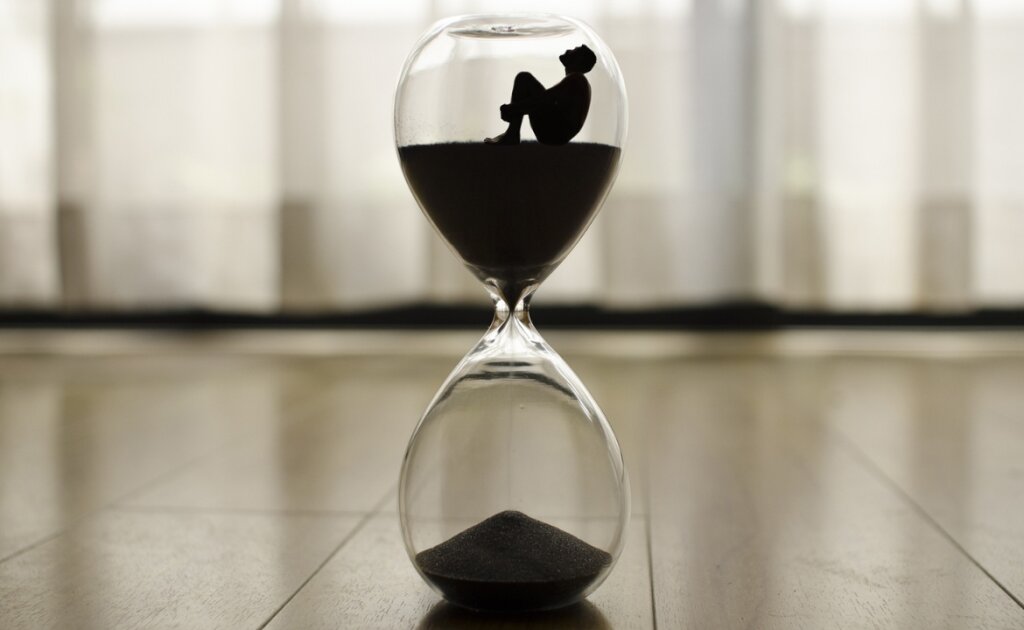 The #1 Thing That Will Kill Your Vibe EVERY TIME - Femme Coach article featured image