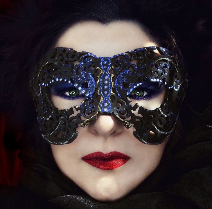 Get Your Invitation to the Secret Society of the Divine Feminine - Femme Coach article featured image