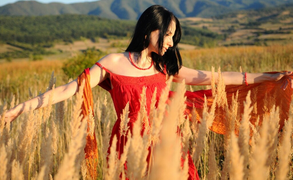 How to Break Free from Taboos That Are Restricting Your Feminine Power - Femme Coach article featured image