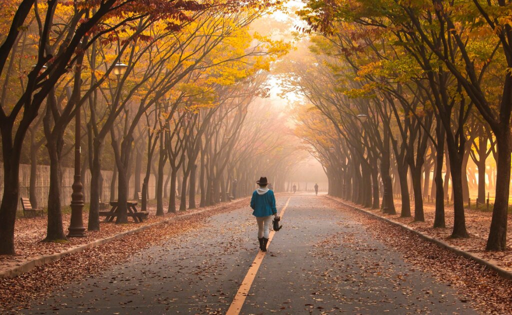 When is the Right Time to Walk Away From a Relationship? - Femme Coach article featured image