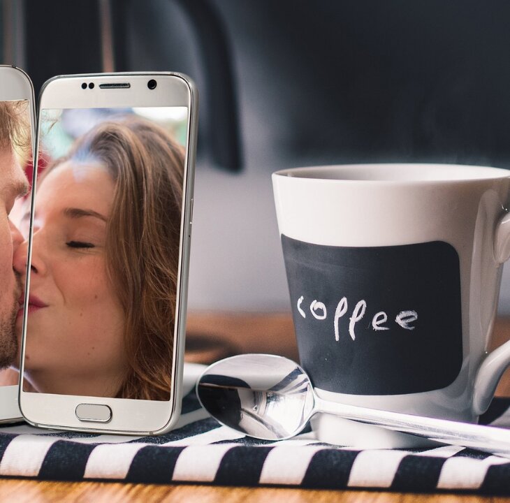 How to "Self-Love" in a Social Media World - Femme Coach article featured image