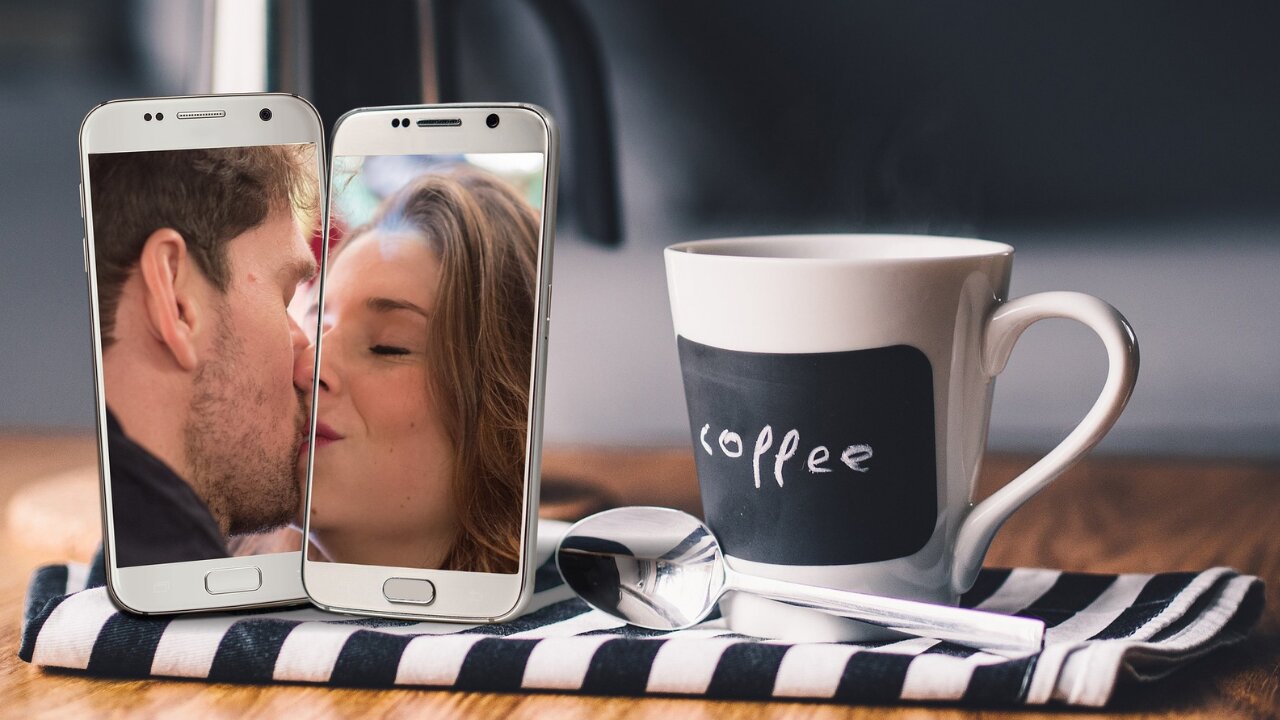 How to "Self-Love" in a Social Media World - Femme Coach article featured image