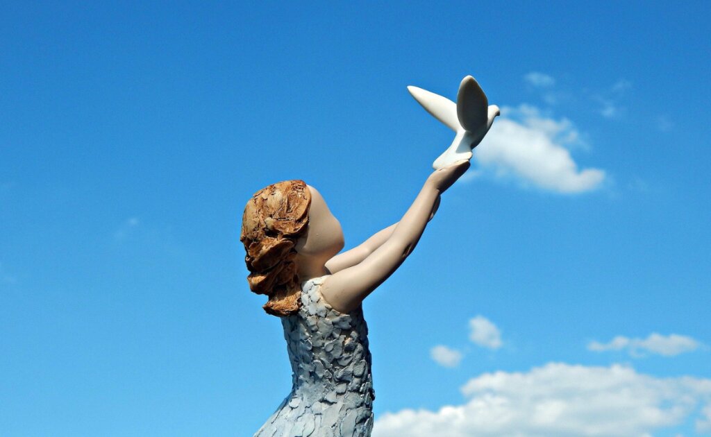 The Strategic Method to Chasing Your Dreams - Femme Coach article featured image