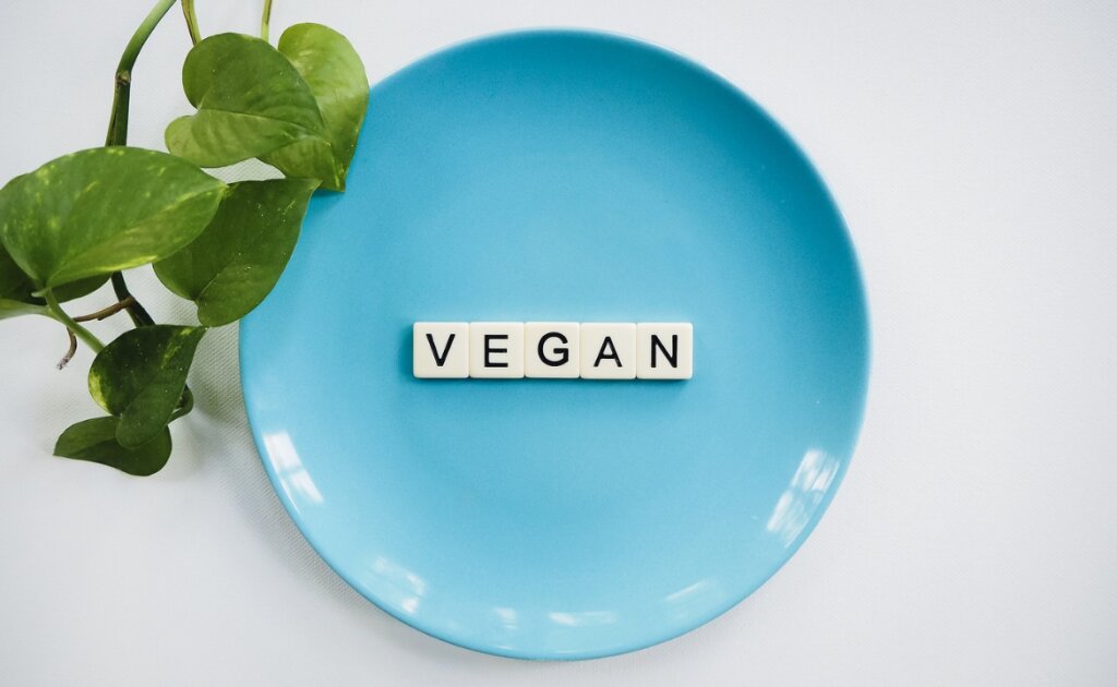 3 Legit Ways to Transition to a Plant-Based/Vegan Diet - Femme Coach article featured image
