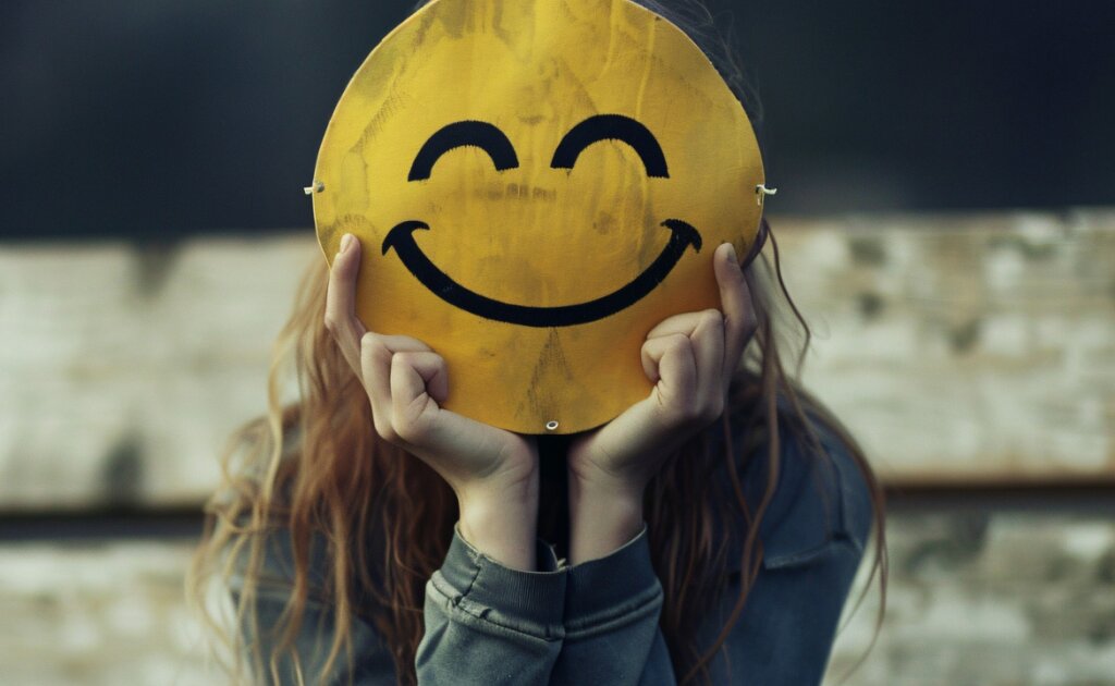 3 Ways to Electrify Your Personality - Femme Coach article featured image