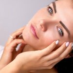 3 Ways to Feel More Beautiful in Your Own Skin - Femme Coach article featured image