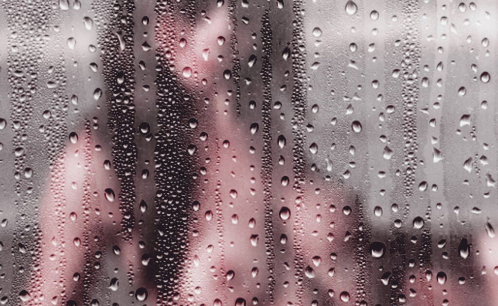 Five Ways to Become a More Sensual, Seductive and Confident Woman - Femme Coach article featured image