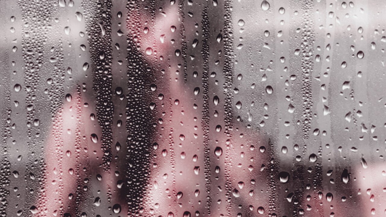 Five Ways to Become a More Sensual, Seductive and Confident Woman - Femme Coach article featured image