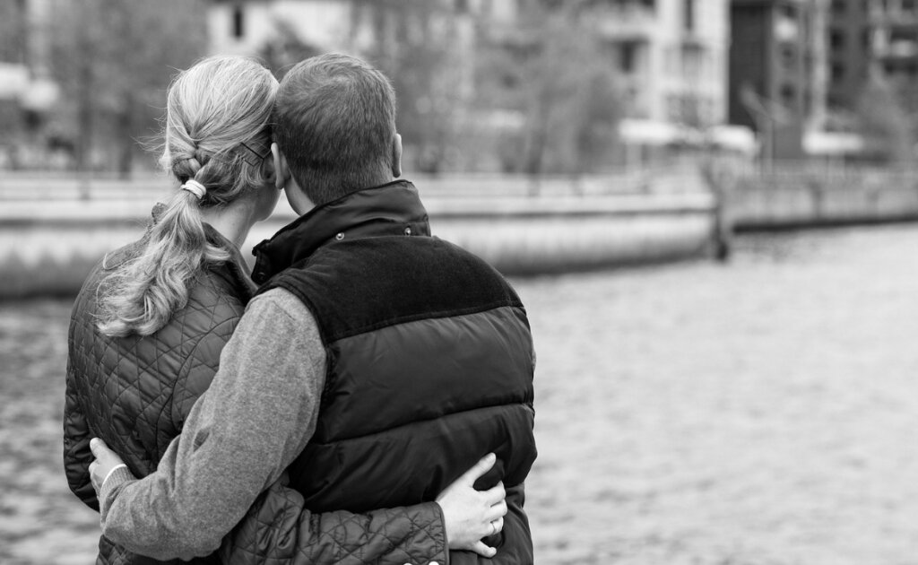 How to Feel Worthy of Love and a Romantic Relationship - Femme Coach article featured image